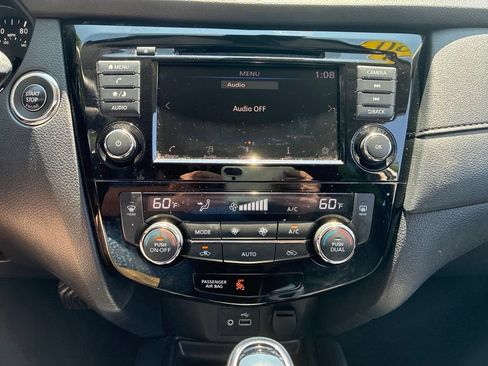 Used 2020 Nissan Rogue SV AWD/4WD image 19