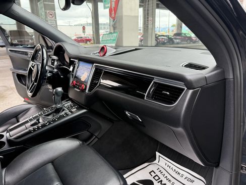 Used 2017 Porsche Macan AWD/4WD image 25