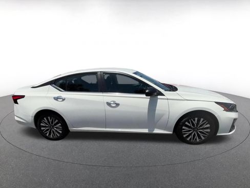 Used 2025 Nissan Altima 2.5 SV FWD image 16