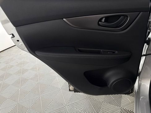 Used 2022 Nissan Rogue Sport S image 12