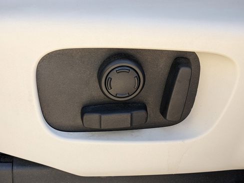 Used 2017 Land Rover Discovery HSE image 30