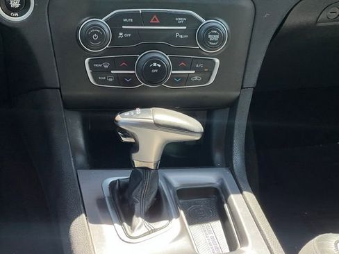 Used 2022 Dodge Charger SXT w/ Leather Interior Group image 17