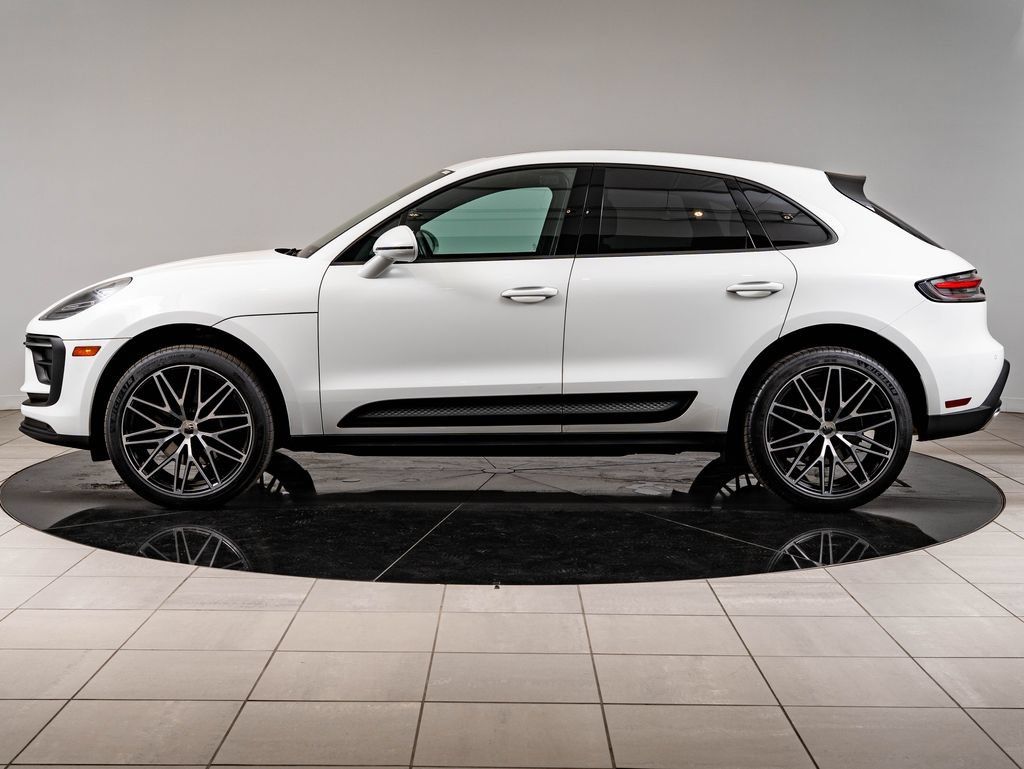 Certified 2026 Porsche Macan AWD/4WD image 2