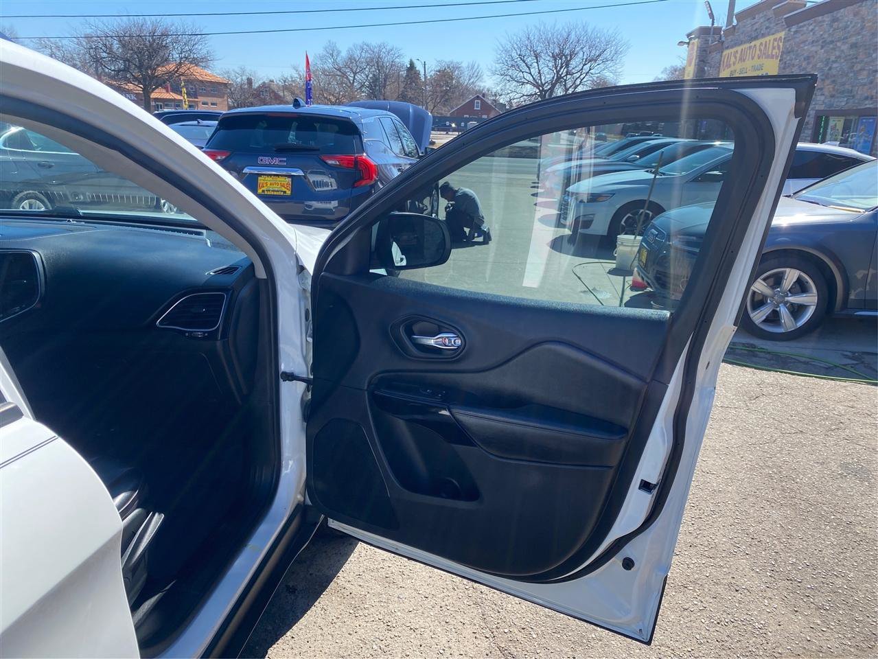 Used 2020 Jeep Cherokee Latitude Plus AWD/4WD image 20