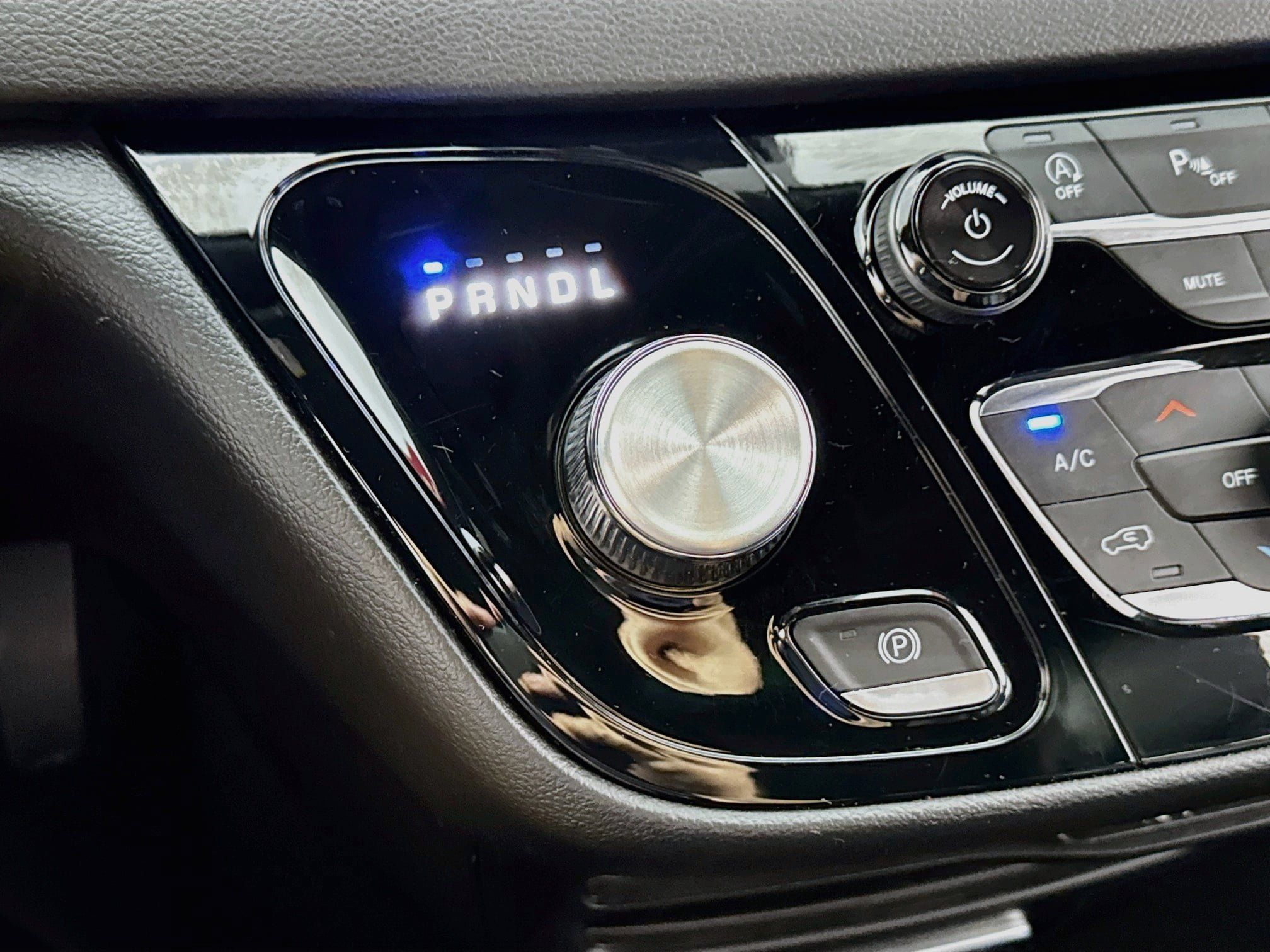 Used 2025 Chrysler Pacifica Select FWD image 19