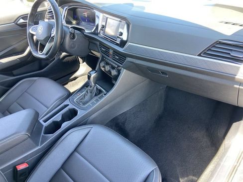 Used 2024 Volkswagen Jetta SE FWD image 23
