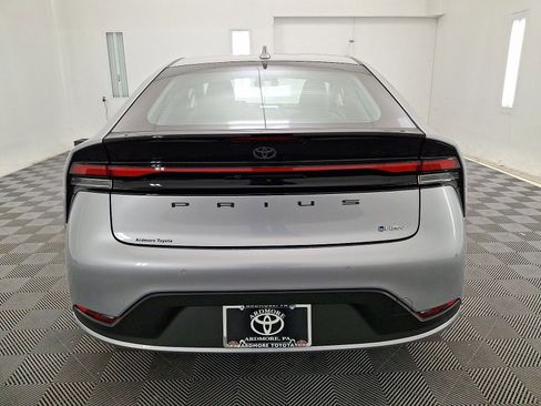 Used 2025 Toyota Prius LE image 22