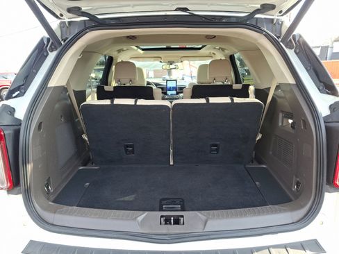 Used 2020 Ford Explorer Platinum w/ Premium Technology Package image 32