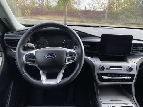 Used 2023 Ford Explorer XLT w/ Class IV Trailer Tow Package image 13