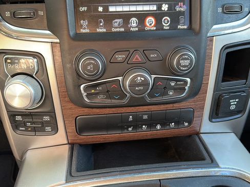 Used 2017 RAM 1500 Laramie AWD/4WD image 40