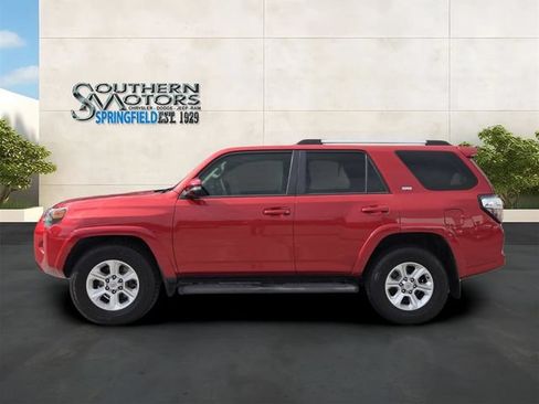 Used 2022 Toyota 4Runner SR5 Premium w/ Moonroof Package RWD image 2