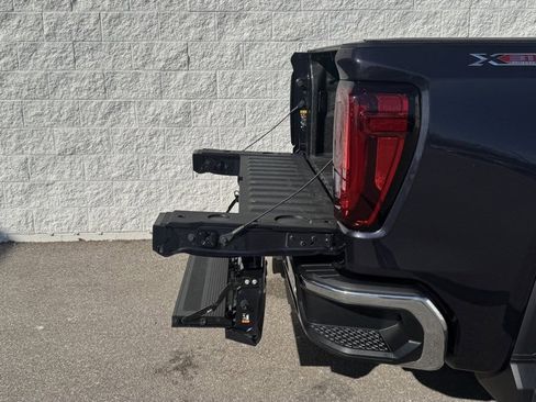 Used 2025 GMC Sierra 1500 SLT w/ SLT Premium Plus Package image 9