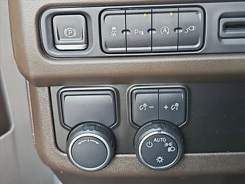 Used 2021 Chevrolet Tahoe LT image 24