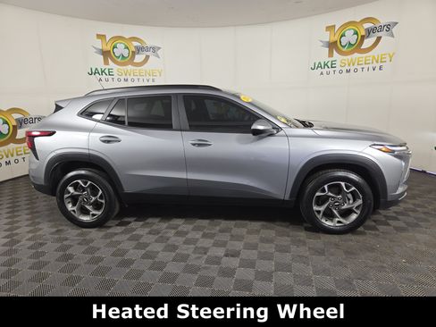 Certified 2025 Chevrolet Trax LT w/ LT Convenience Package FWD image 10