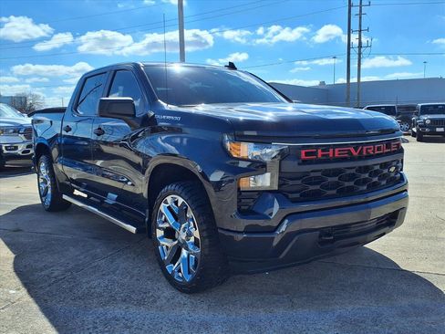 Used 2023 Chevrolet Silverado 1500 Custom image 2