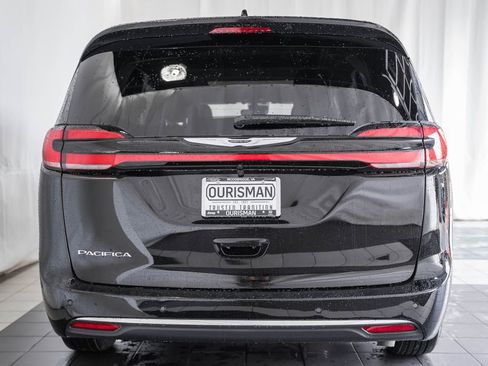 New 2026 Chrysler Pacifica Select image 5