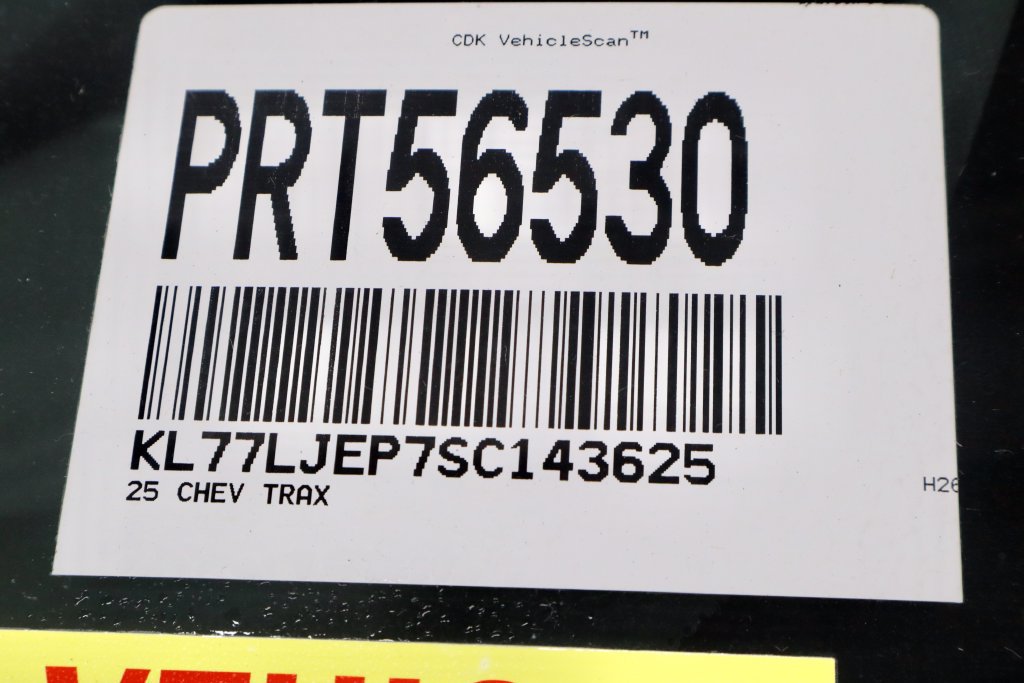 Used 2025 Chevrolet Trax RS FWD image 30