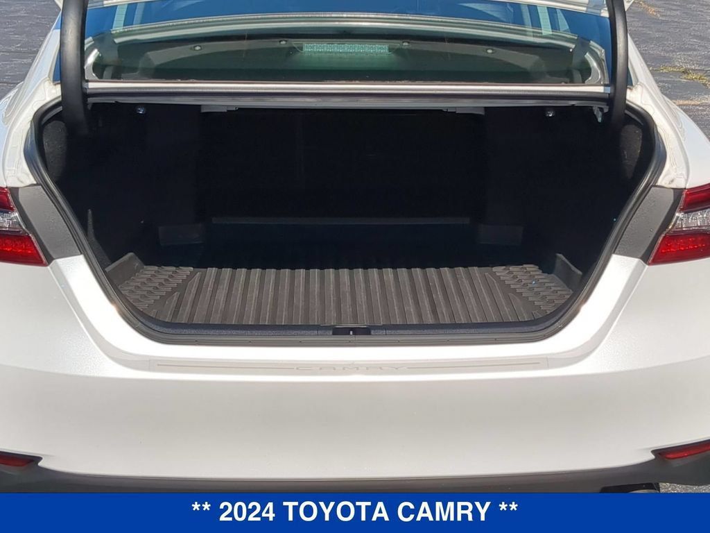 Used 2024 Toyota Camry XLE w/ Cold Weather Package AWD/4WD image 4