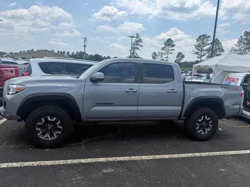 Used 2021 Toyota Tacoma TRD Off-Road AWD/4WD image 4
