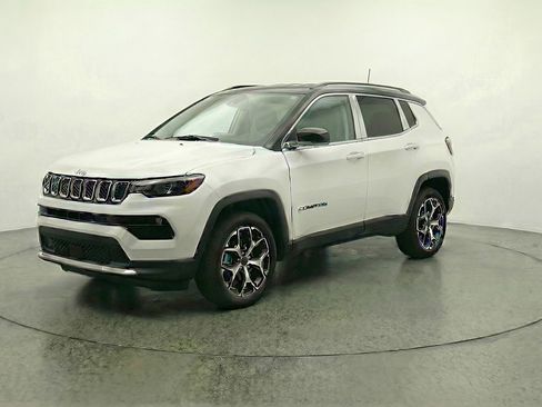 Used 2025 Jeep Compass Limited image 3