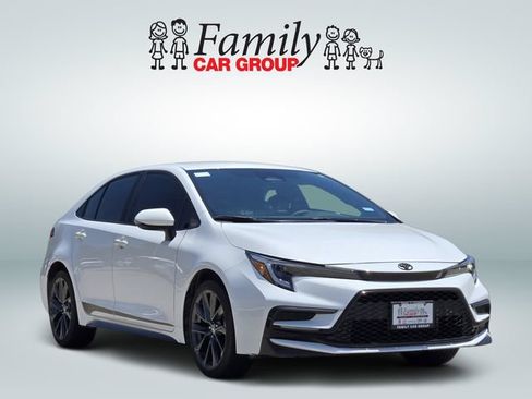 Used 2026 Toyota Corolla SE FWD image 2