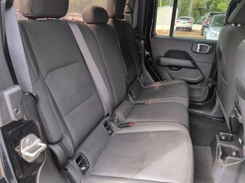 Used 2023 Jeep Gladiator Overland AWD/4WD image 19