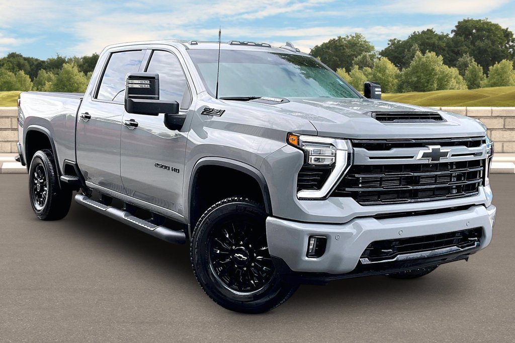 Used 2024 Chevrolet Silverado 2500 LTZ w/ LTZ Plus Package AWD/4WD image 2