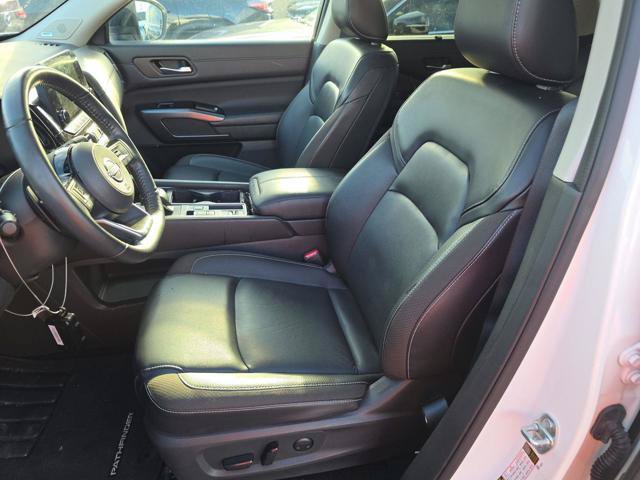 Used 2024 Nissan Pathfinder SL w/ SL Premium Package FWD image 9