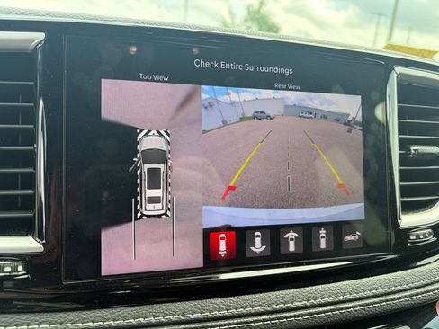 Used 2024 Chrysler Pacifica Limited FWD image 14