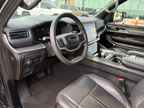 Used 2024 Jeep Wagoneer L Series II RWD image 10