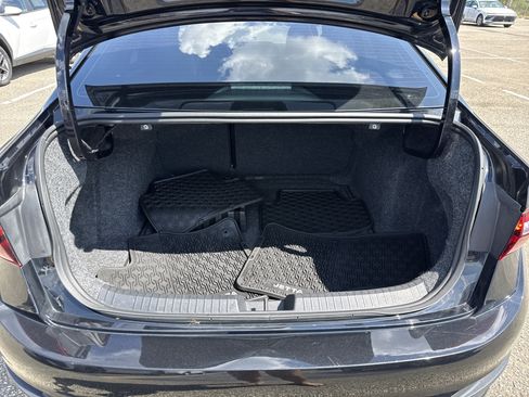 Used 2025 Volkswagen Jetta SE w/ Sunroof Package FWD image 10