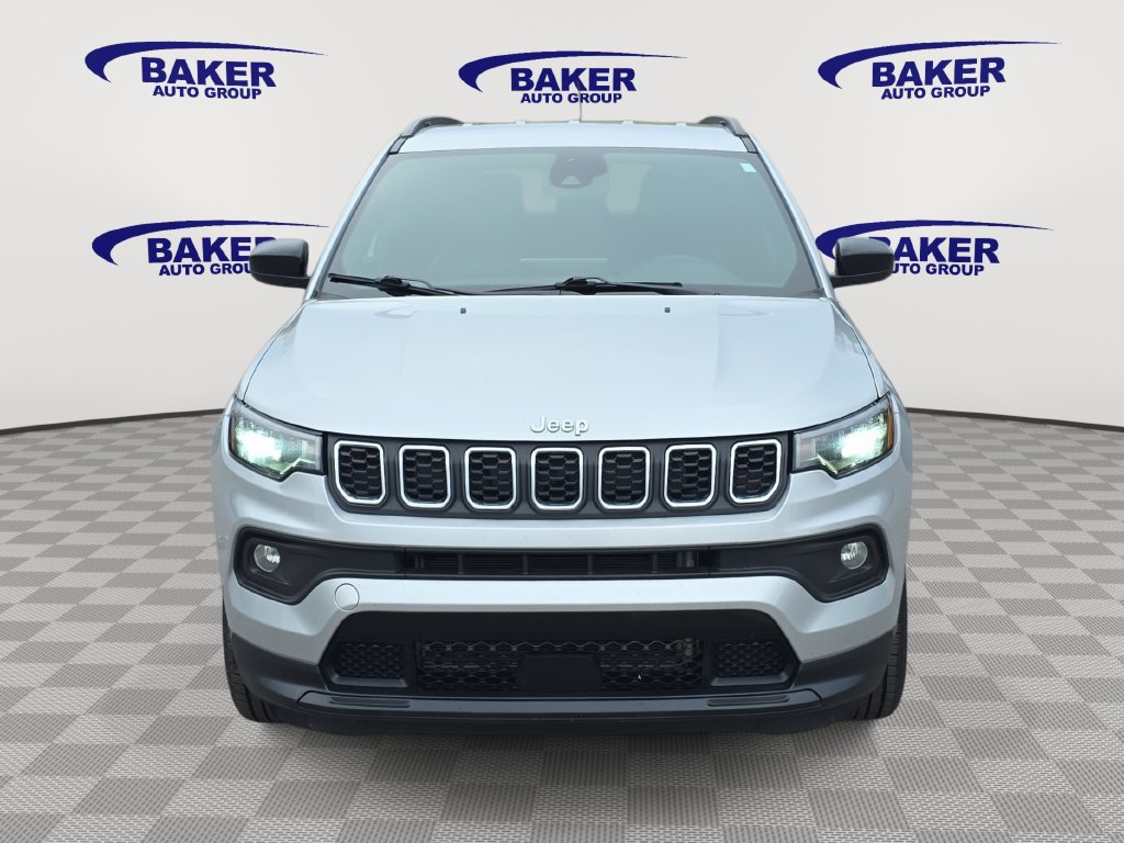Used 2024 Jeep Compass Latitude AWD/4WD image 9