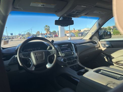 Used 2017 GMC Yukon SLT w/ Premium Edition image 11
