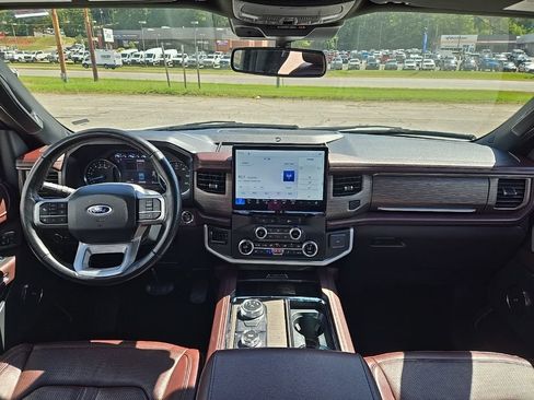 Used 2024 Ford Expedition Limited AWD/4WD image 3