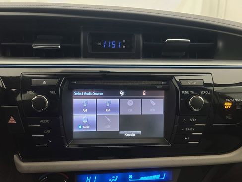 Used 2015 Toyota Corolla LE image 32