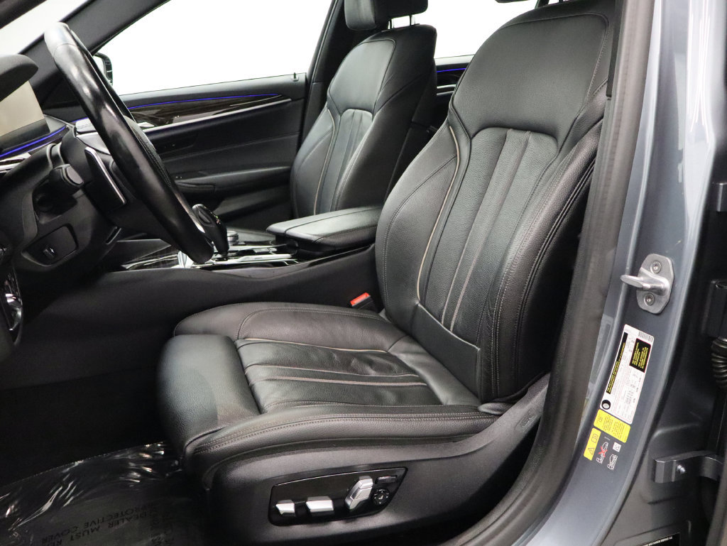 Used 2019 BMW 530e xDrive w/ Convenience Package AWD/4WD image 17