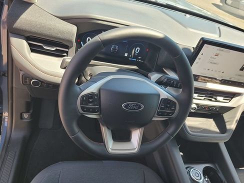 Used 2026 Ford Explorer Active AWD/4WD image 30