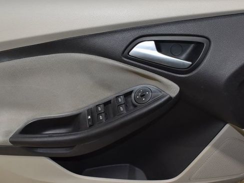 Used 2014 Ford Focus SE FWD image 22