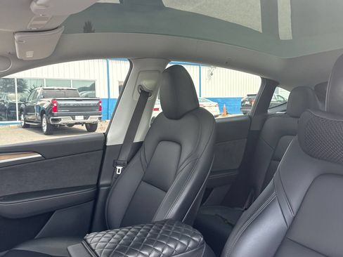 Used 2023 Tesla Model Y Long Range AWD/4WD image 11