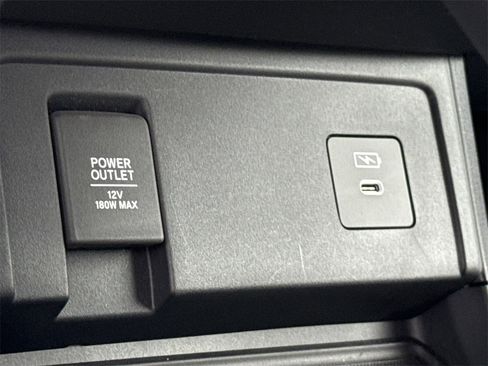 Used 2025 Acura RDX SH-AWD image 33