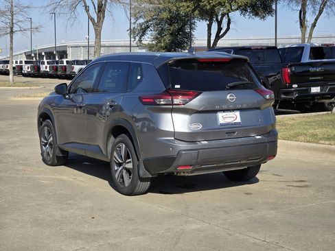 Used 2025 Nissan Rogue SL image 6