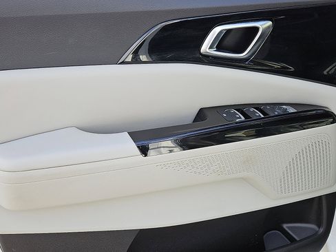 Certified 2023 Kia Carnival EX image 14