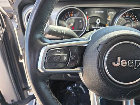 Used 2018 Jeep Wrangler Unlimited Sahara w/ Cold Weather Group AWD/4WD image 27