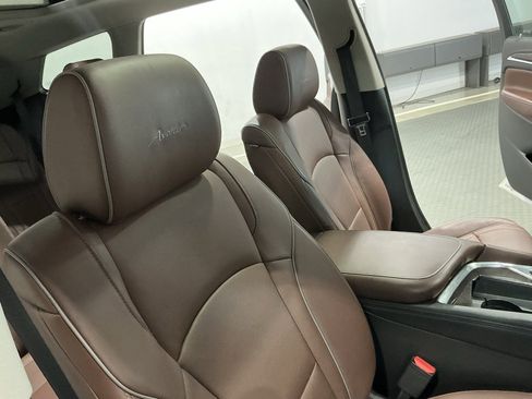 Used 2021 Buick Enclave Avenir w/ Avenir Technology Package image 27