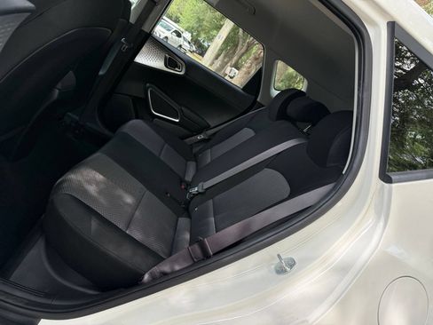 Used 2025 Kia Soul LX w/ LX Technology Package FWD image 34
