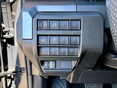 Used 2025 Toyota Tacoma SR5 AWD/4WD image 32
