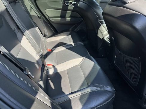 Used 2022 Volvo XC60 B5 R-Design w/ Climate Package image 21