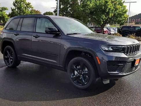 New 2025 Jeep Grand Cherokee Altitude w/ Trailer Tow Package image 2