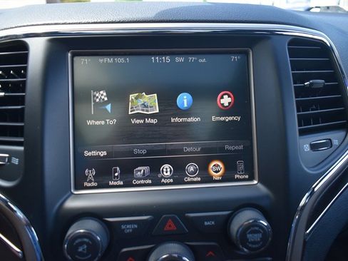 Used 2016 Jeep Grand Cherokee Limited w/ Luxury Group II AWD/4WD image 18