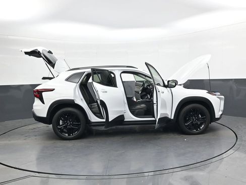 Used 2025 Chevrolet Trax ACTIV w/ Sunroof Package image 40